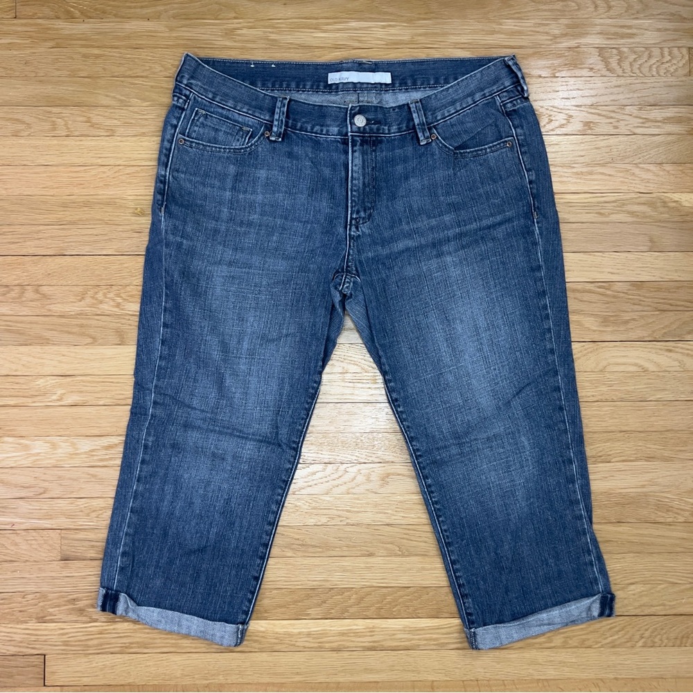 Women’s Old Navy Jean Capris, Low Rise, Size 12, Cuffed, Medium Wash, Summer